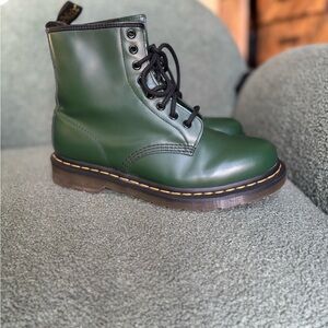 Dr. Martens 1460 Green 8 eyelet Women’s 8.5 Men’s 7.5 Excellent Shape